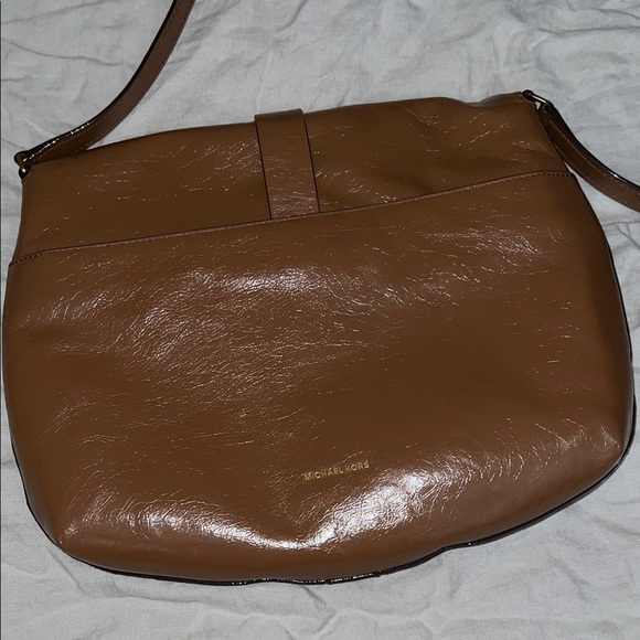 Michael Kors Darrington Large Crackle Brown Leather Crossbody - Picture 2 of 16